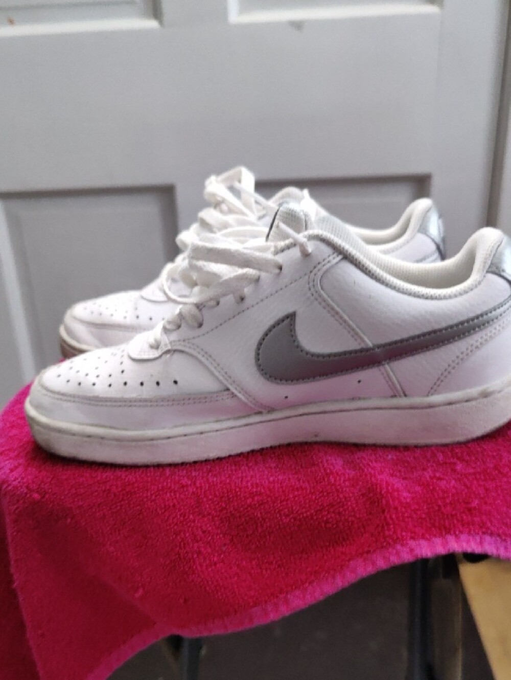 Nike White Low-Top Kids Sneakers - Picture 6 of 9